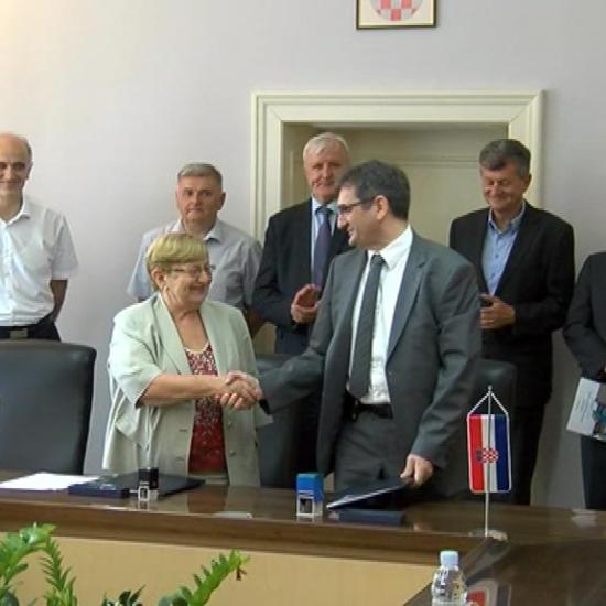U Palači Srijem potpisan ugovor o funkcionalnom spajanju vukovarske i vinkovačke bolnice